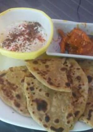 A picture of Aloo paratha.