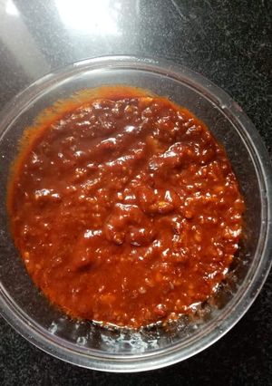 A picture of Homemade schezwan chutney.