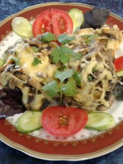 Фото Очень вкусная запеченная рыба с грибами в сливочном соусе.