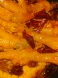 Patas de pollo agripicante