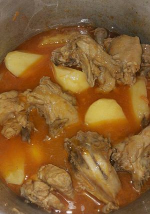 A picture of Chicken curry with beer.