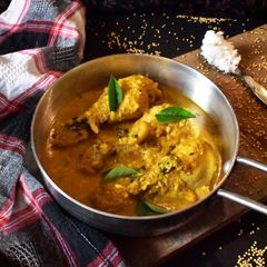 A picture of Narkel diye Murgir Mangsho l Coconut Chicken Curry - Kerala Style.