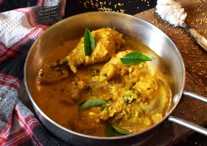 Narkel diye Murgir Mangsho l Coconut Chicken Curry - Kerala Style