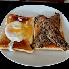 A picture of My Peppered Mackeral on toast with Poached Egg 🥰.