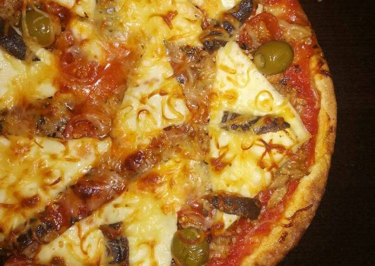 Pizza de atún y anchoas &#34;Sábado noche&#34;