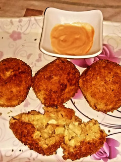 A picture of Cheese potato balls.