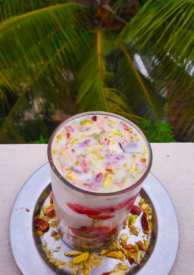 மல்டி மில்லட் மில்க் ஷேக் (Multi millet milkshake Recipe in Tamil) செய்முறை முக்கிய புகைப்படம்