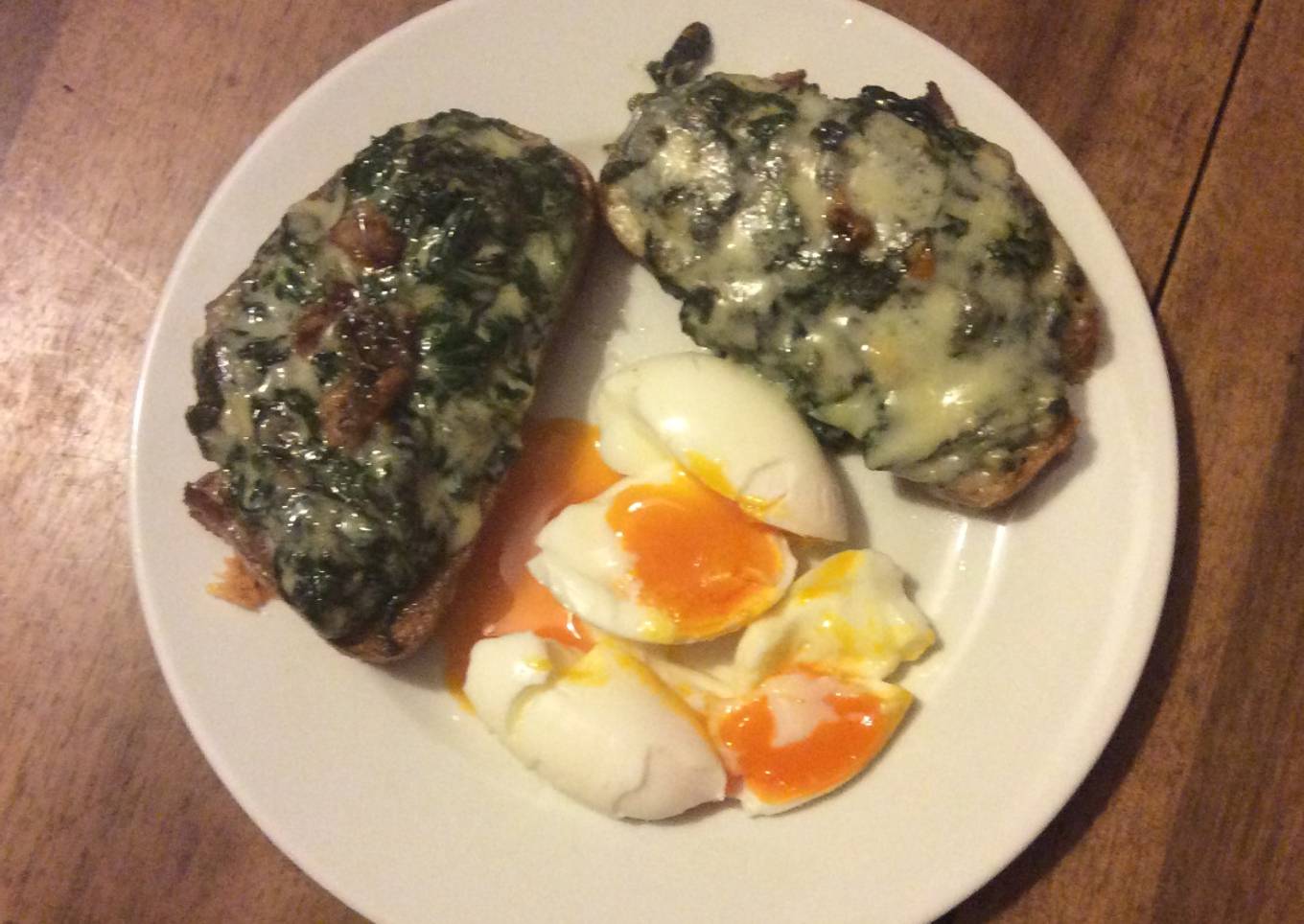 Tartine d’Épinards gratinées au Roquefort, Oeuf mollet