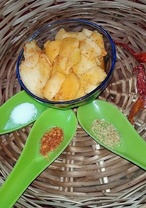 A picture of Hing flavour mango pickle.
