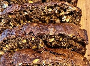 Foto de Bolo de Banana e Aveia com Especiarias e Sementes