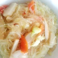 A picture of Stir fry glass noodle.