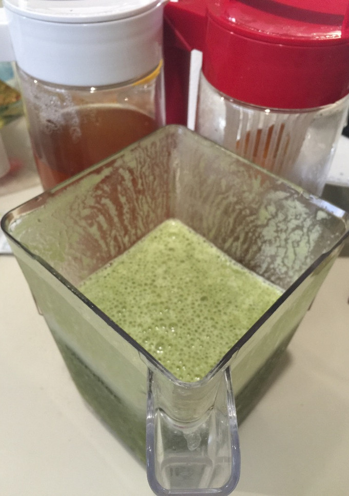 Una foto de Batido Verde con Frutas y Vitaminas