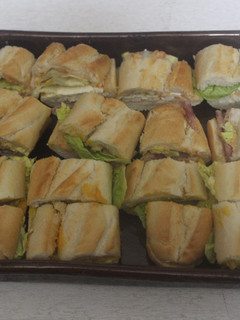 Una foto de Cuatro bocadillos troceados