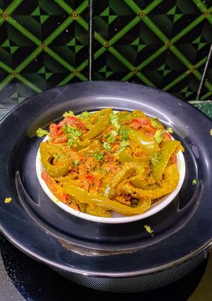 A picture of Capsicum Tomato Dry Curry with Mustard Paste.