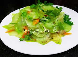 Hình của món Su su xào tỏi.