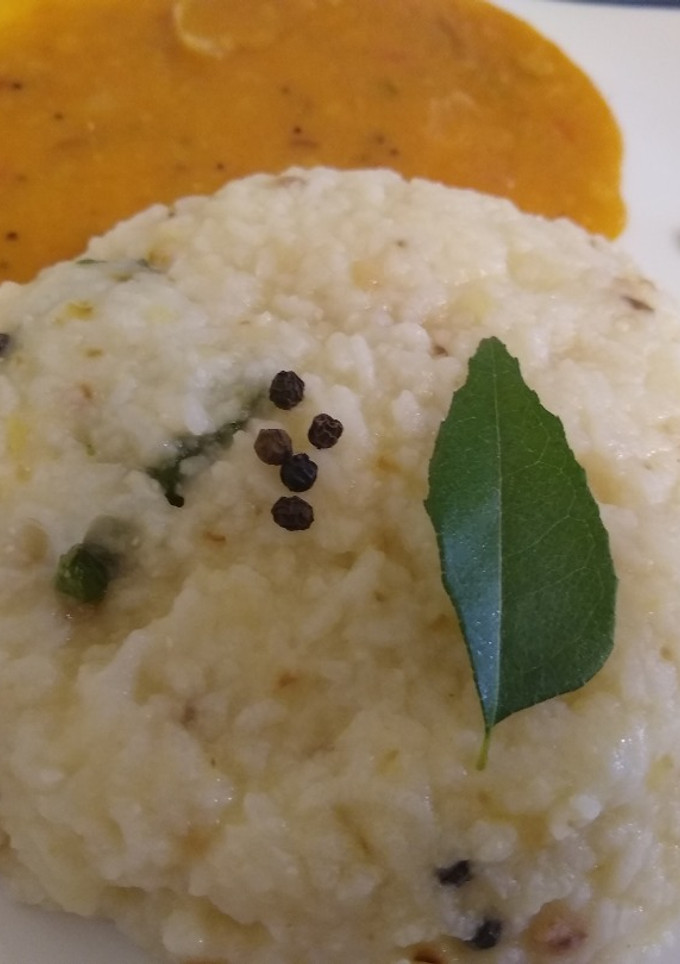 வெண் பொங்கல் (தமிழ்நாடு) (Ven pongal recipe in Tamil) செய்முறை முக்கிய புகைப்படம்