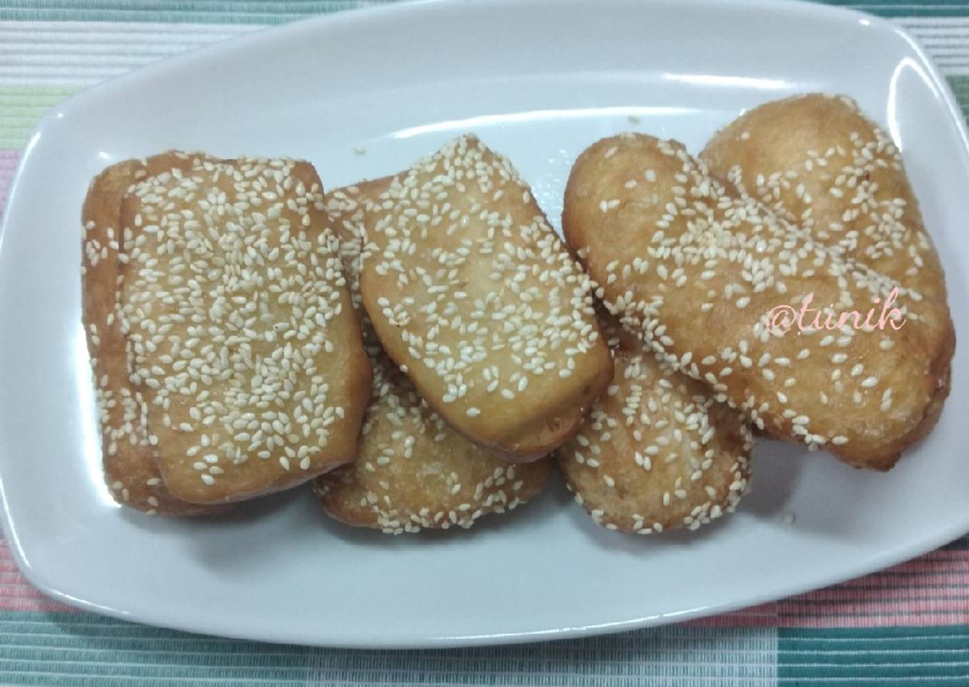 258. Kue Bantal Wijen