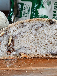 Foto di Pane con noci e semi di chia