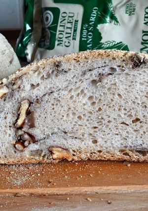 Foto di Pane con noci e semi di chia