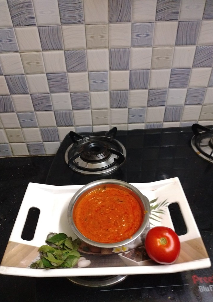 * டமேட்டோ, கார்லிக் ஸ்பைஸி சட்னி* (orange)(tomato garlic chutney recipe in tamil) செய்முறை முக்கிய புகைப்படம்
