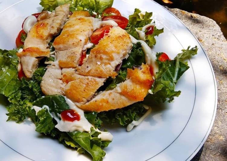 Cara Gampang Menyiapkan Kale salad with grilled chicken, Lezat Sekali