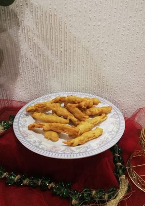 A picture of Fried bread sticks.