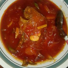 A picture of Pomfret fish cook sauce.