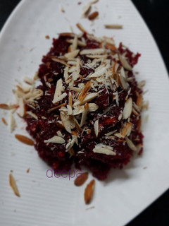 काली गाजर और चुकंदर का हलवा (kali gajar aur chukandar ka halwa recipe in Hindi) रेसिपी मुख्य फोटो