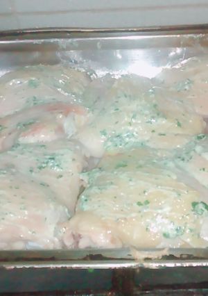 Una foto de Pollo con mayonesa y verdeo