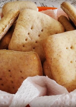 Una foto de Galletitas saladas integrales