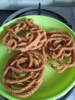 முள்ளு முறுக்கு (Mullu murukku recipe in tamil) செய்முறை முக்கிய புகைப்படம்