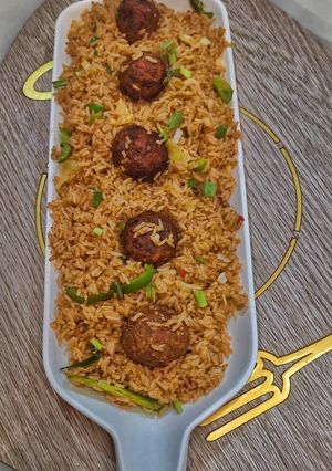 मंचूरियन वेज फ्राइड राइस (Manchurian veg fried rice recipe in Hindi) रेसिपी मुख्य फोटो