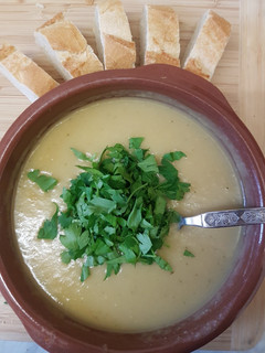 Una foto de Sopa de puerro y patata