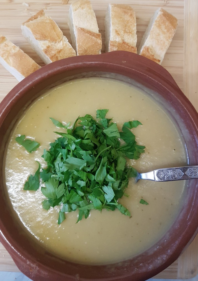 Una foto de Sopa de puerro y patata
