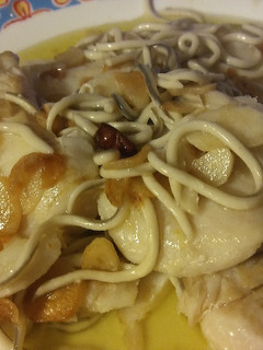 Una foto de Merluza con gulas