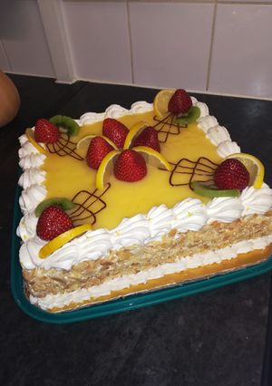 A picture of Make a professional cake with easy steps.