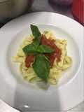 Fideos al huevo caseros con salsa filetto
