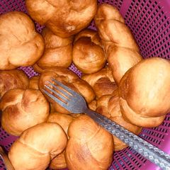A picture of Tied shaped doghnut🍽.