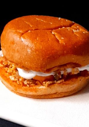 A picture of Egg Qeema Burger.