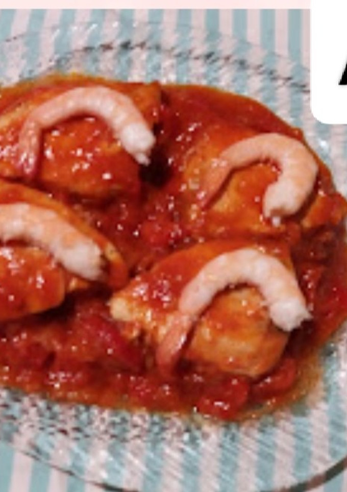 Una foto de Atún con tomate