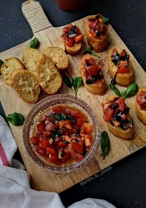 صورة لوصفة بروسكيتا بومودورو (طبق مقبلات إيطالي)Bruschetta al Pomodoro