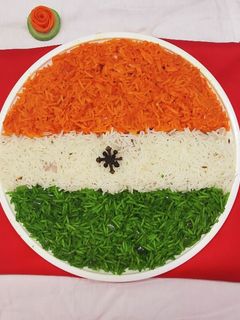 तिरंगा पुलाव (tiranga pulaw recipe in marathi) रेसिपी चे मुख्य फोटो