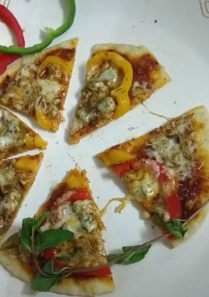 A picture of Bell Pepper Pizza Thin Crust On Tava.