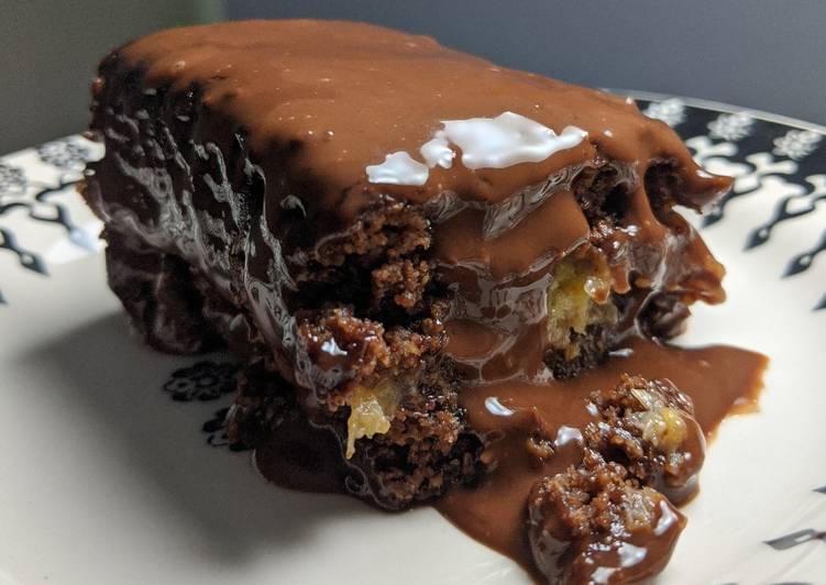 Bolo fudge de chocolate com banana vegano