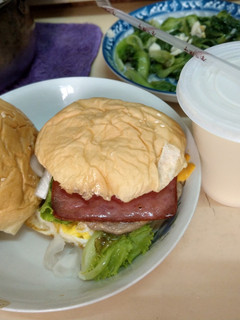 自製漢堡豬肉蛋 的食譜成品照片