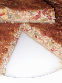 Una foto de Tarta con crema de leche y verduras