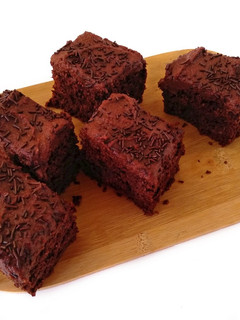 Una foto de Bizcocho de chocolate con frosting {receta vegan y sin gluten}