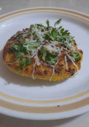 ચીઝ હાંડવો(Cheese Handvo Recipe in Gujarati) રેસીપી મુખ્ય ફોટો