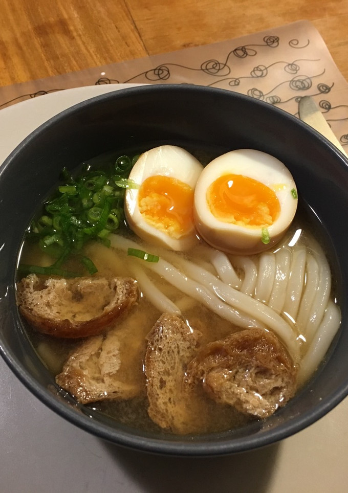 A picture of Udon noodles in miso soup.