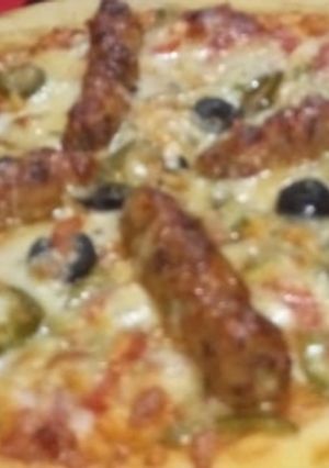 A picture of Chatpata beef seekh kabab Pizza.